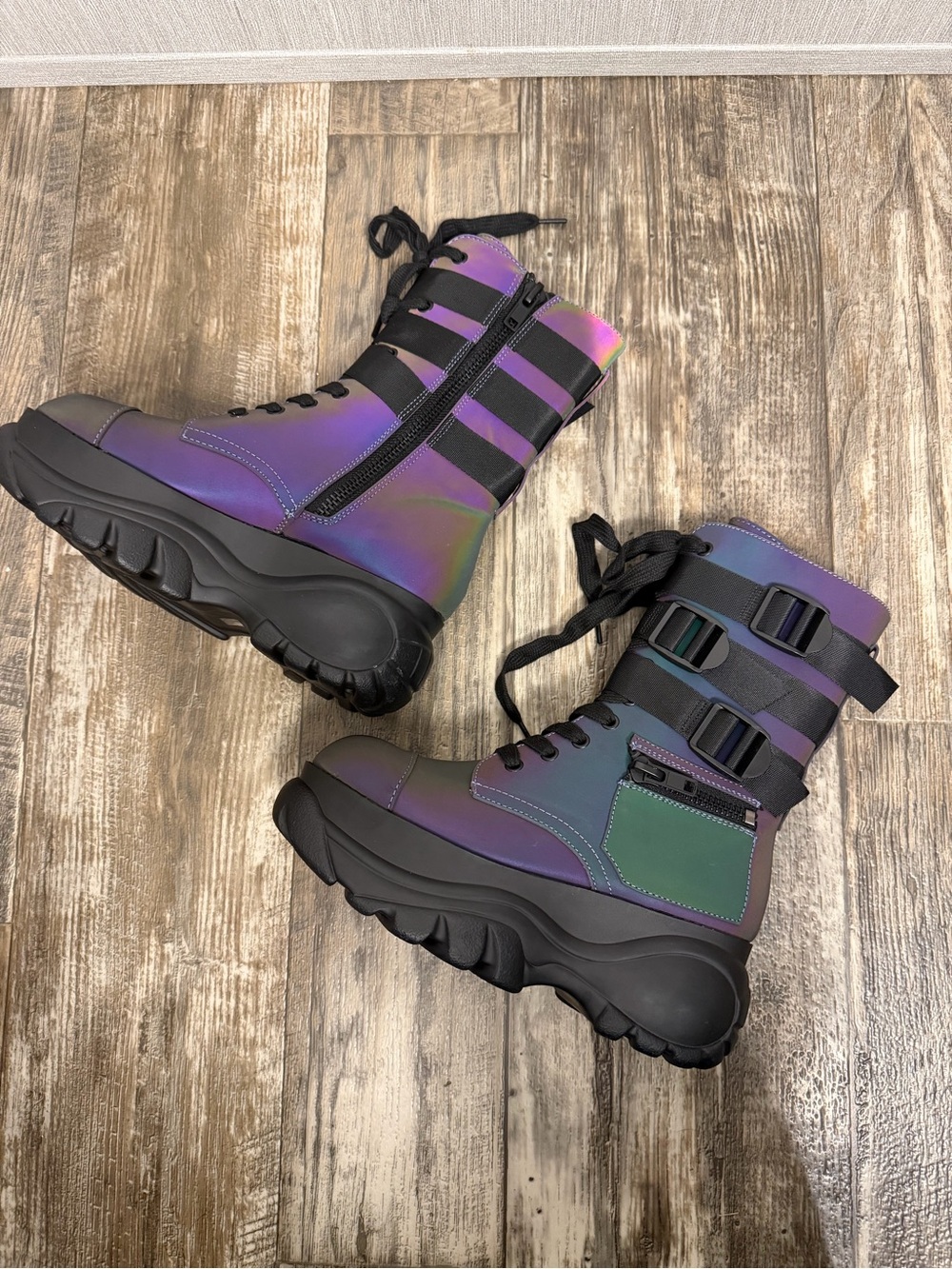 NWOB Iridescent Purple Platform Combat Boots - Women's Size 7 - Picture 11 of 16